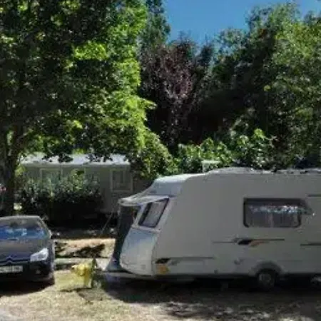 Camping Mobil Animaux Admis - 4 Pers. - Api-1-52-2373